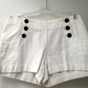❤️3/$20 White Linen Button Front Shorts